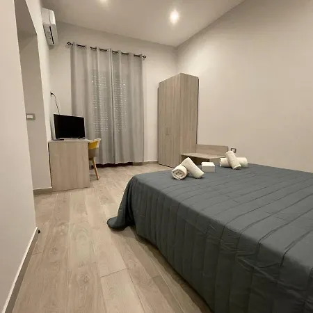 Il Vicoletto - Tassitani Vacanze 住宿加早餐酒店 科里利亚诺·卡拉布罗