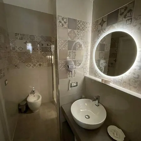 Il Vicoletto - Tassitani Vacanze 住宿加早餐酒店 科里利亚诺·卡拉布罗